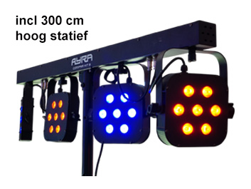 Discoset op statief te huur bij SDC Verhuur: een verlichtingssysteem met gekleurde LED-lampen (blauw en oranje) op een stevig statief van 300 cm hoog, ideaal voor feesten en evenementen.